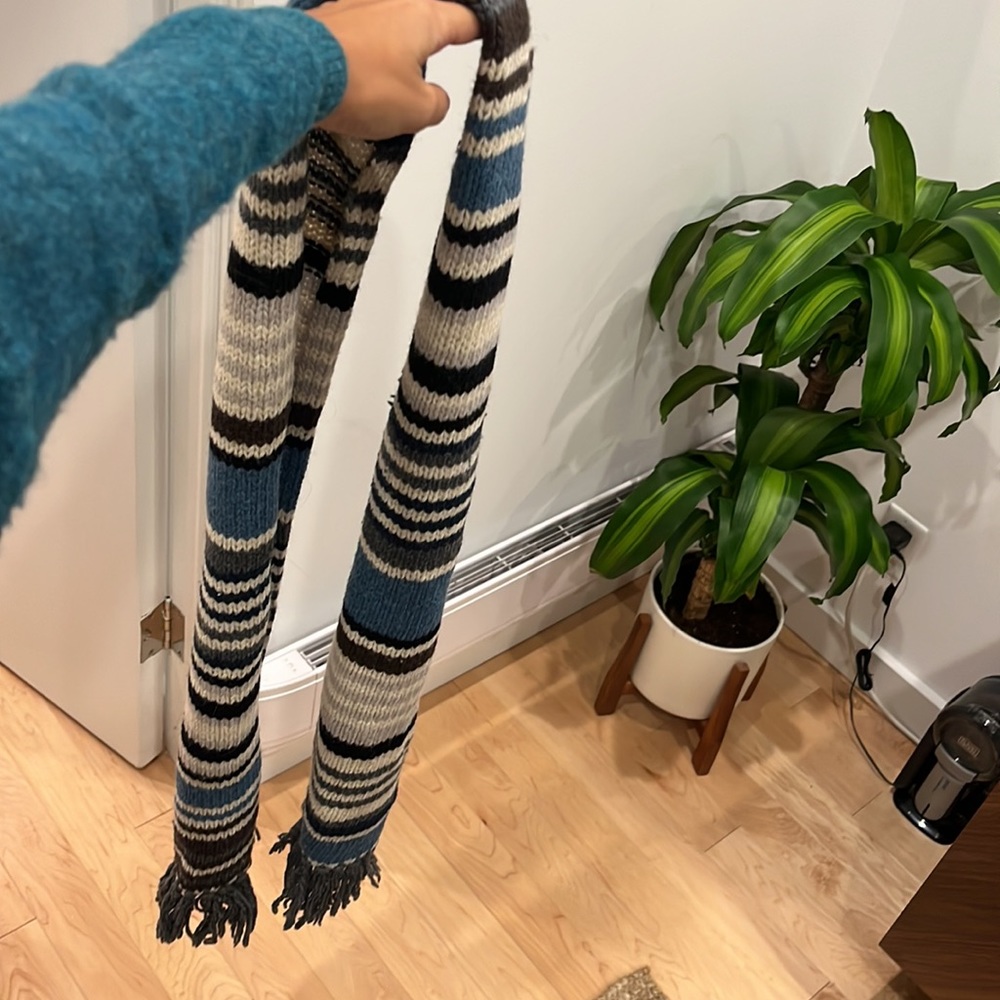 Super cute H&M scarf - Picture 2 of 3